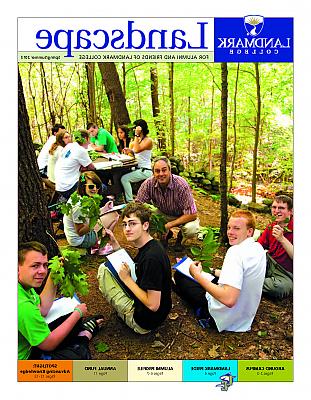 2013年《风景》杂志封面图片，师生在树林里